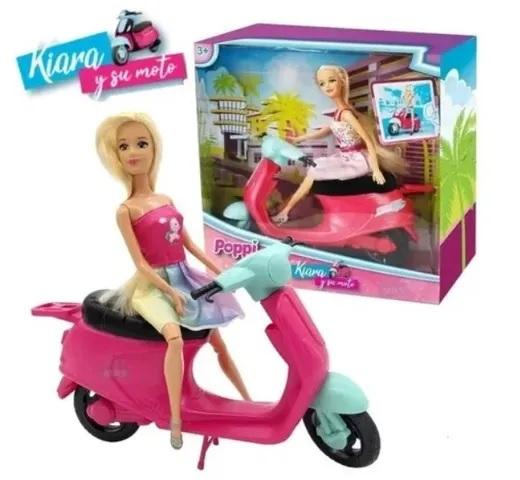 Kiara y Su Moto